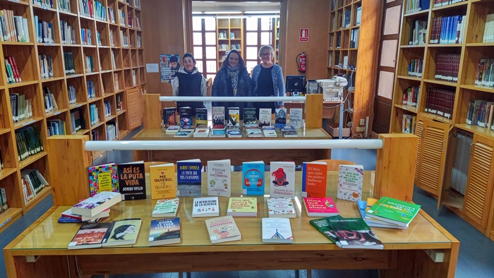 LA BIBLIOTECA PÚBLICA MUNICIPAL “FERNANDO PALANQUES” AMPLÍA SUS FONDOS CON 129 NUEVOS LIBROS DE DIFERENTES MATERIAS.